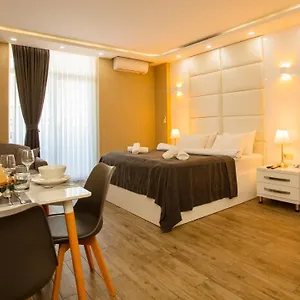 Holiday Premium Апартаменты
